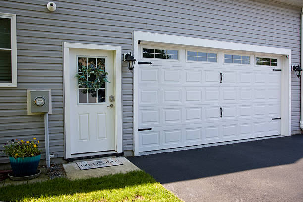 24/7 Emergency Garage Door Panel Replacement experts in Skippers Corner, NC